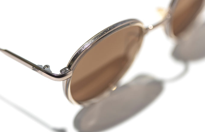 sunski baia champagne amber close up of top of frame