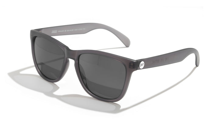 sunski headland black three quarter angle