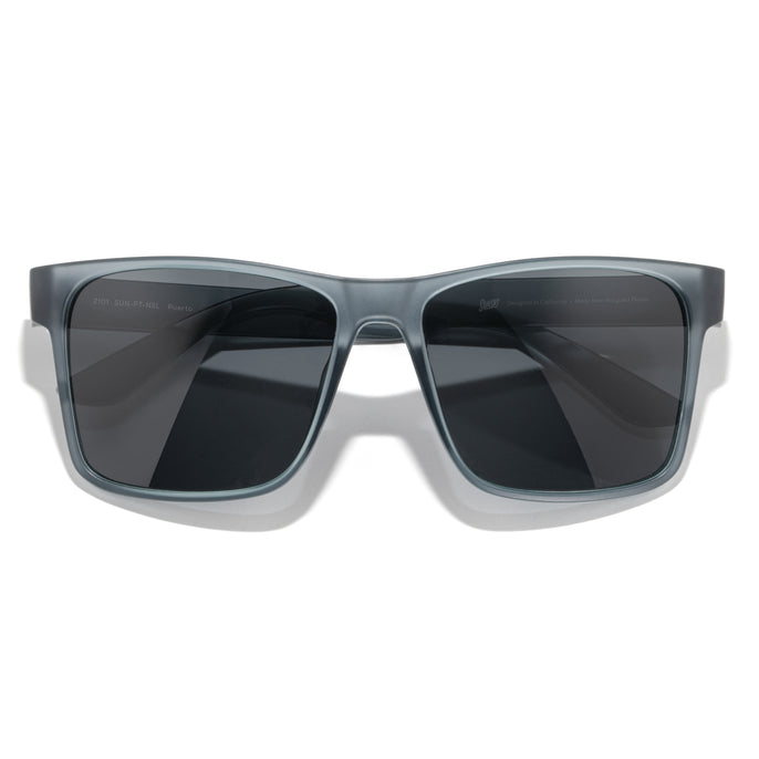 Puerto - Navy Slate - Sunglasses with gray frame and dark lenses on a white background