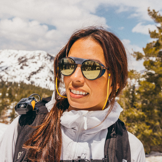 Strada - Tortoise Flash Gold - Woman wearing sunglasses with a mountainous landscape in the background