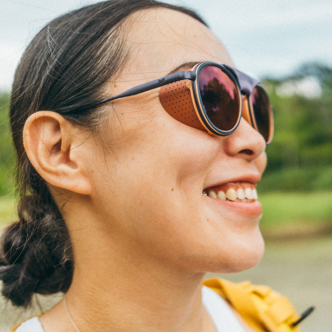 Strada - Violet Galaxy - Woman wearing sunglasses with a blurred natural background