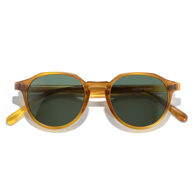 Round sunglasses with gold frame and green lenses on a white background