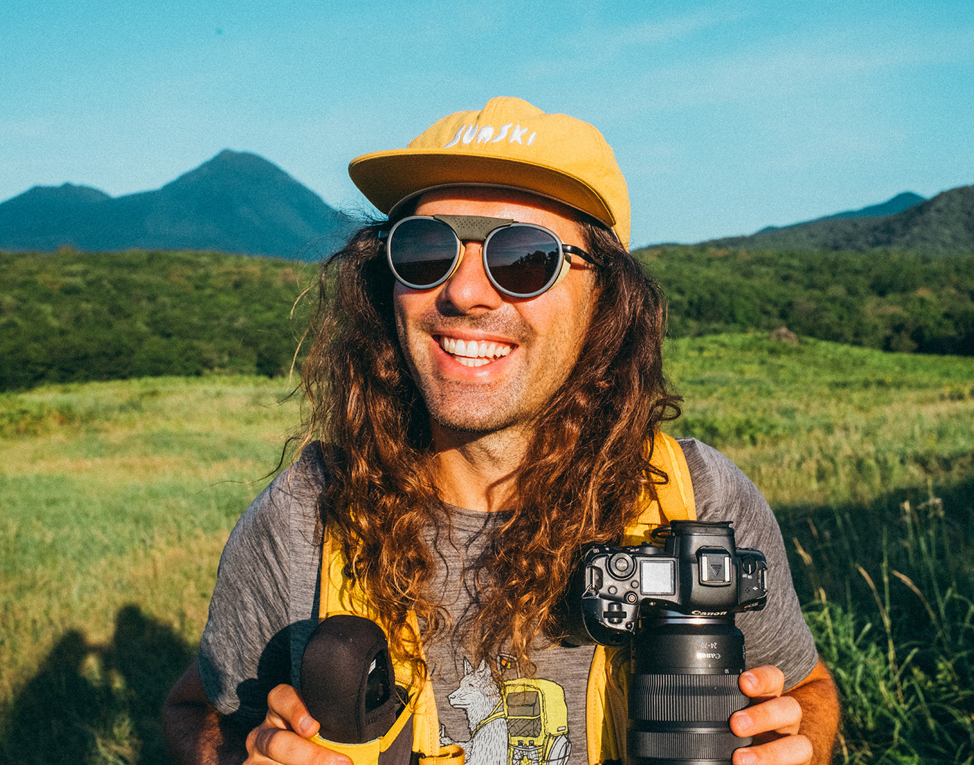 photographer in sunski strada sand amber in the mountains