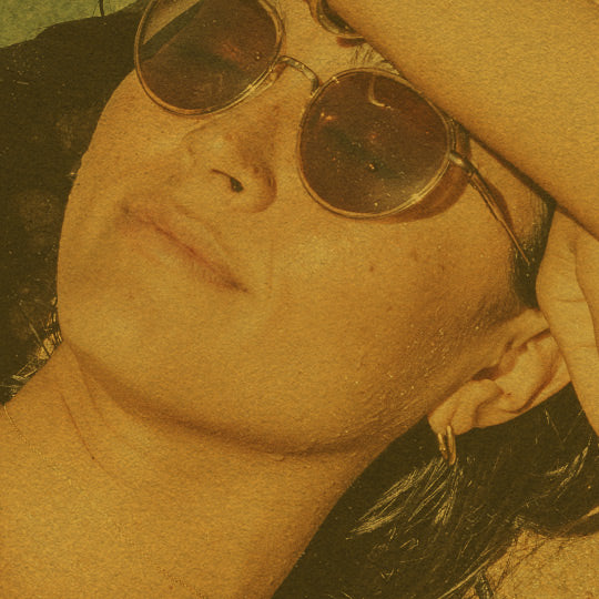woman in sunskis