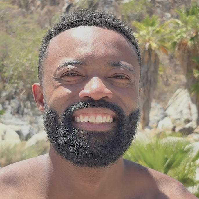 man trying on dipsea