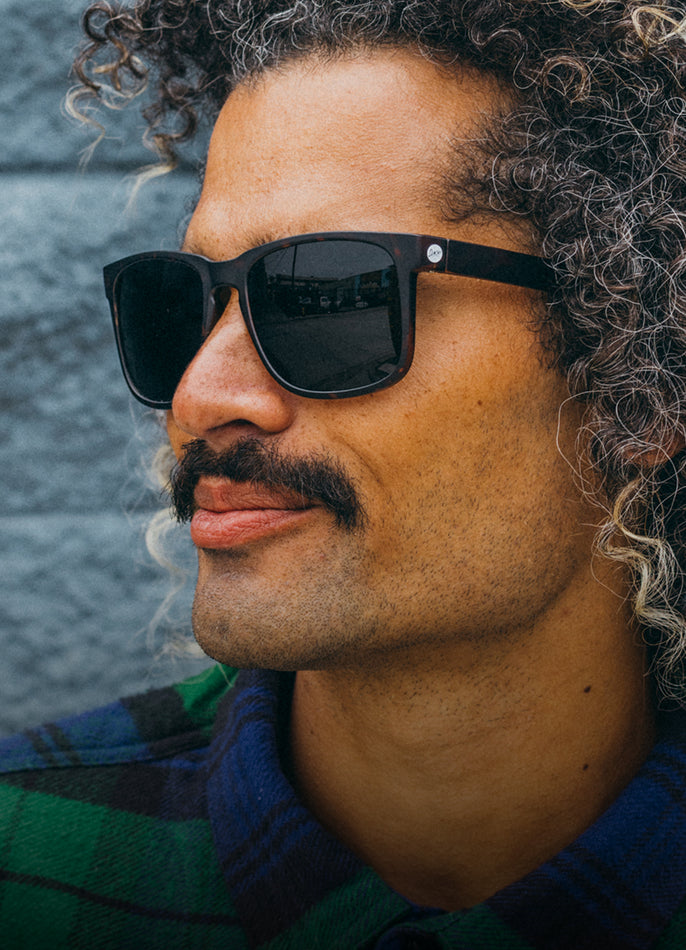 Man wearing sunglasses with a blurred background