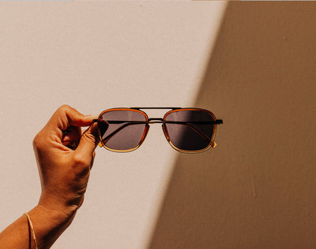 hand holsing sunski estero sunglasses