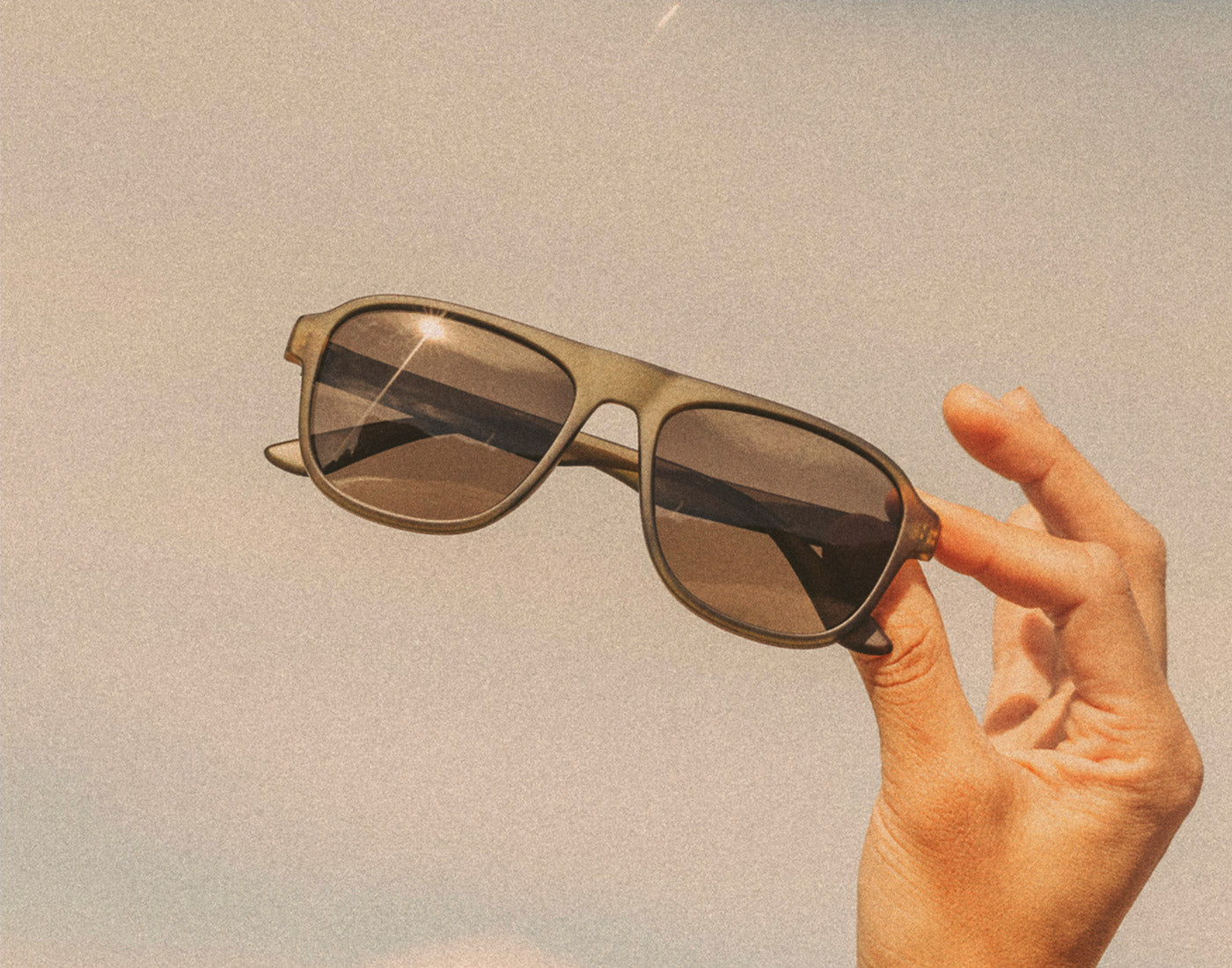 hand holding sunski shoreline sunglasses 