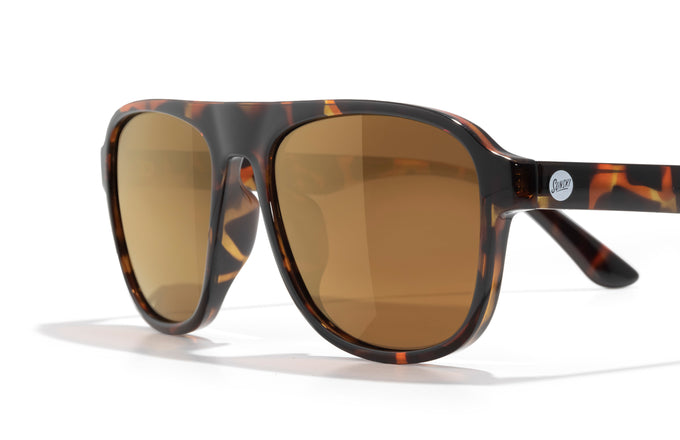 sunski shoreline tortoise bronze lose up three quarter angle