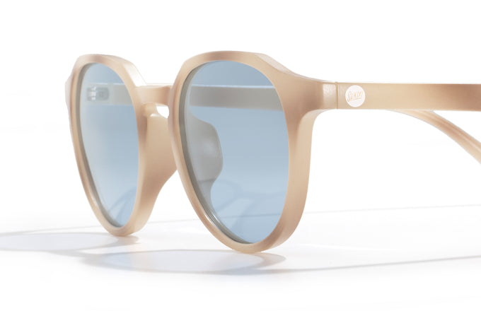 sunski vallarta blone tortoise arctic close up three quarter angle