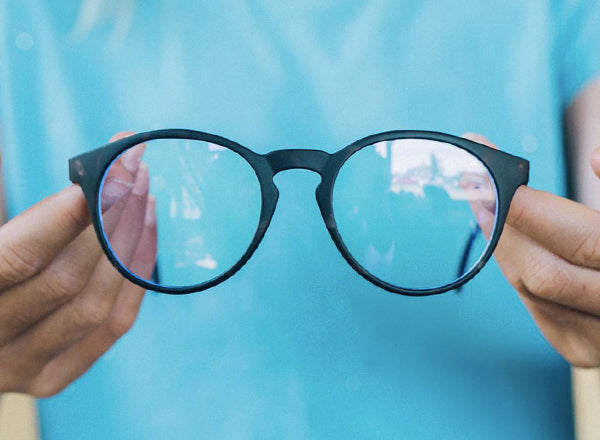sunski mini dipsea blue light hands holding glasses