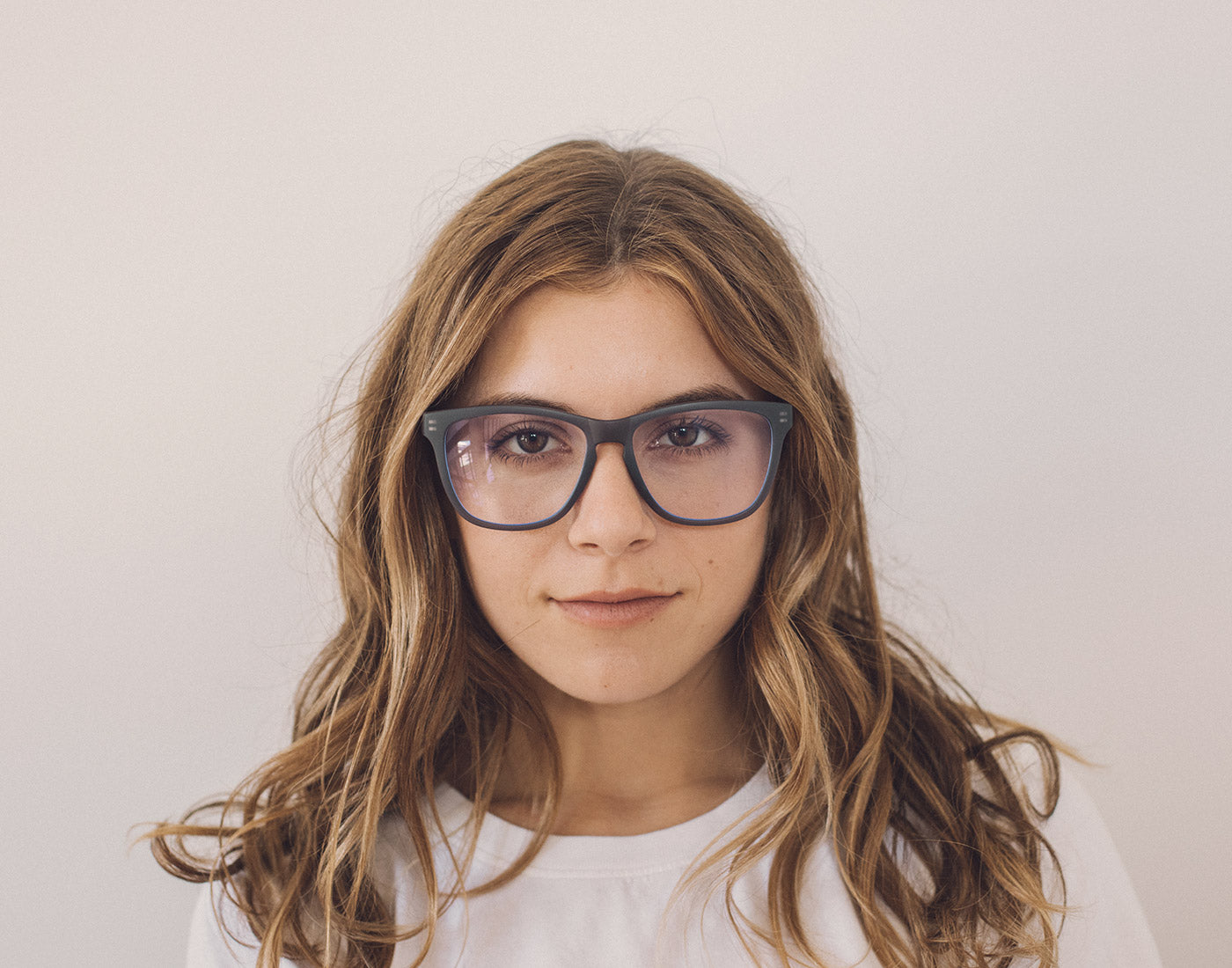 girl wearing sunski classic bluelight glasses