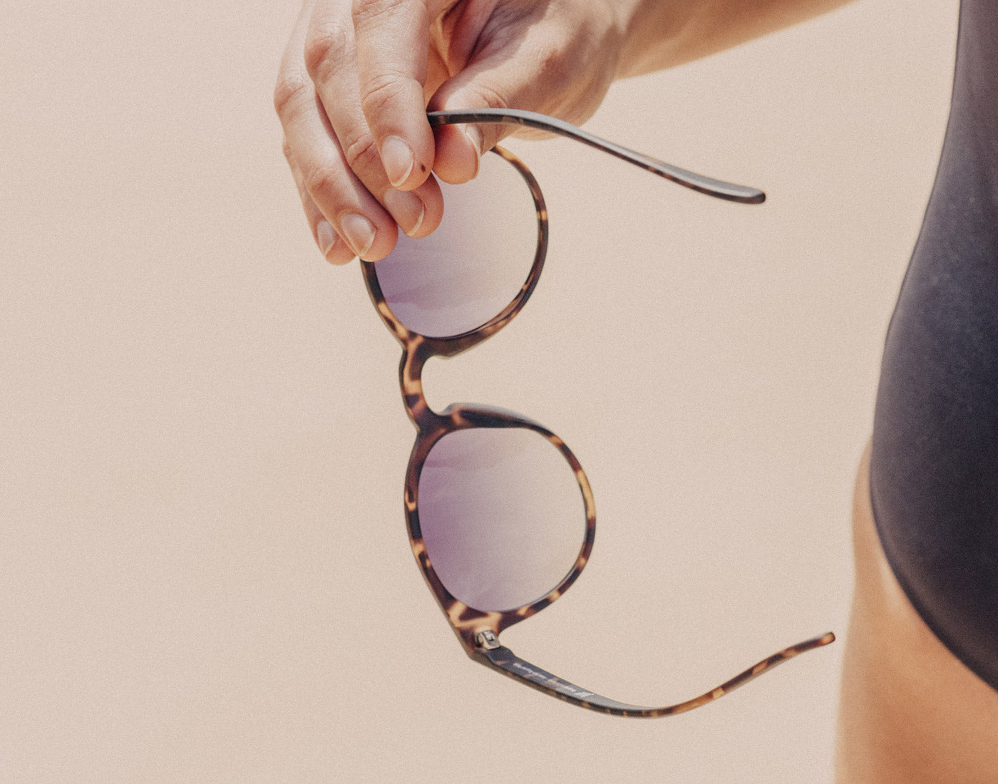 hand holding sunski dipsea sunglasses